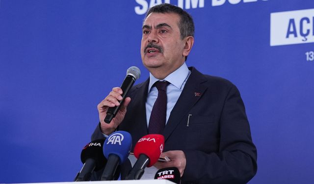 Bakan Tekin, Beykoz Anadolu Kavağı Salim Düzgit İlkokulu ve Ortaokulu'nun açılış töreninde konuştu