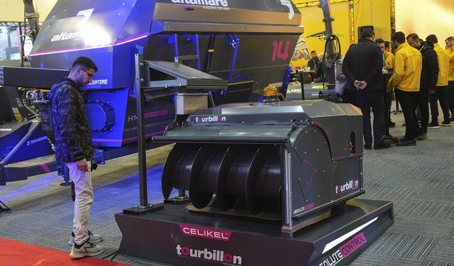 Yerli yem itme robotu çiftliklerde yem israfını azaltıp süt verimini artıracak