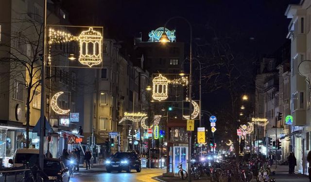 Almanya'da caddeler Ramazan için süslendi
