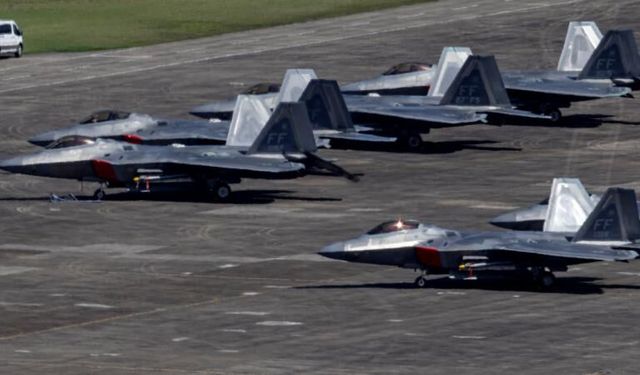 ABD'ye ait 12 adet F-22 İsrail'de!