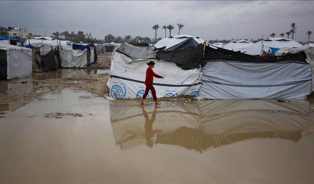 Gazze'de çadırları su bastı!