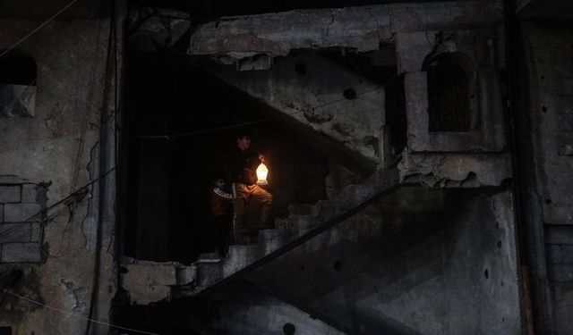 Gazze’de çocuklar Ramazan’ı enkazlar arasında karşılıyor