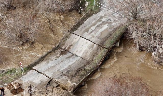 Muğla'da köprü çöktü