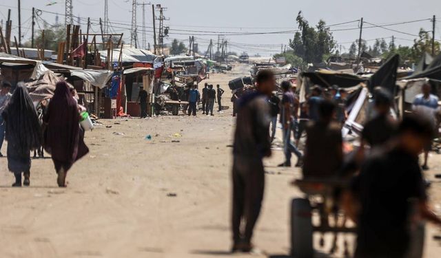 Soykırımcı İsrail Gazze'ye girişlerde Filistinlilere ağır şartlar getirdi