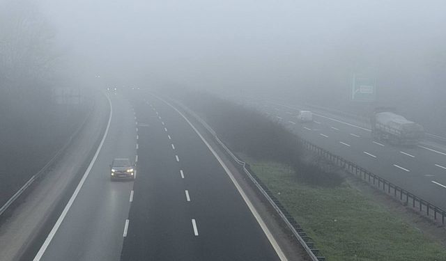 Anadolu Otoyolu ve D-100 kara yolunda sis hakim oldu