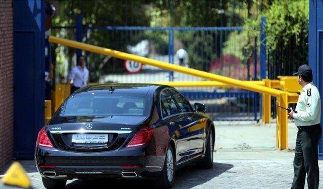 İngiltere'nin Tahran Büyükelçiliği geçici olarak kapatıldı