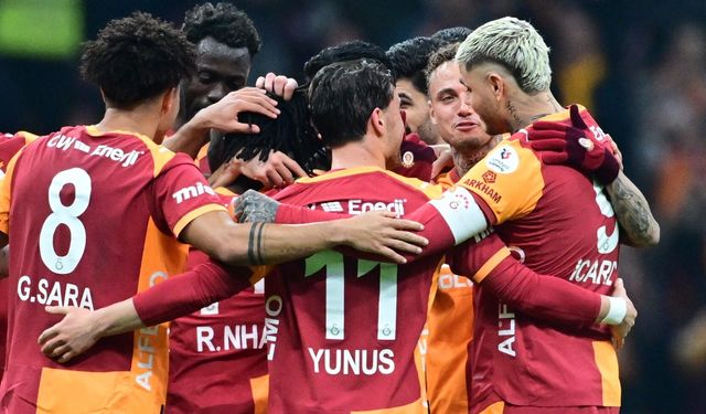 Aslan zirvede farka koşuyor!