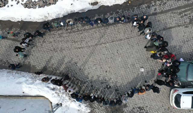 Ağrı'nın karla kaplı köylerinde bayram heyecanı yaşanıyor