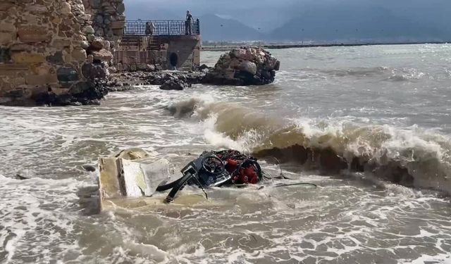 Alanya açıklarında balıkçı teknesi battı