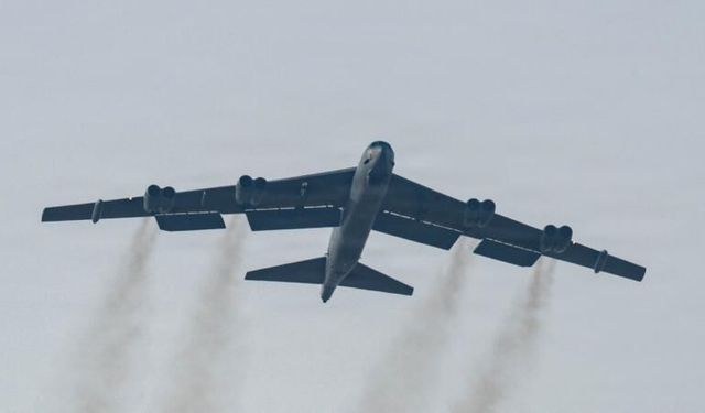 ABD'nin B-52 bombardıman uçakları İngiltere'de!