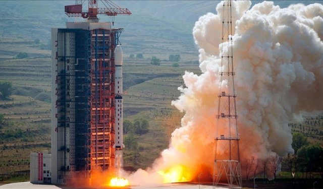 Çin, Çienfan takım uydu ağının parçasını oluşturacak yeni uyduları fırlattı