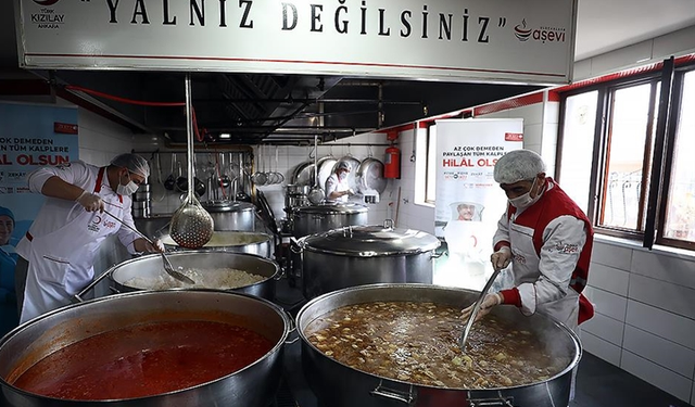 Kızılay'dan Adana'ya 3 bin kişilik aşevi