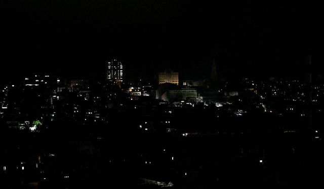 Küba bir kez daha karanlığa gömüldü