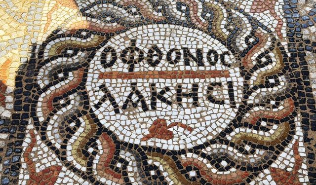 3 bin yıllık antik kentte 'kıskanan çatlasın' mesajı