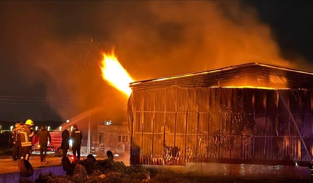 Kağıt fabrikasında yangın