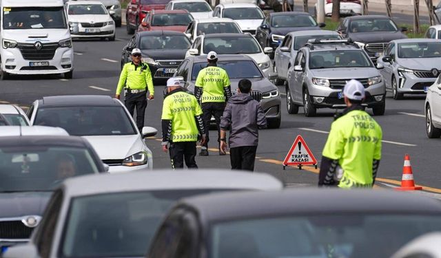 İstanbul'da polis uygulamasında 1023 kişi gözaltına alındı