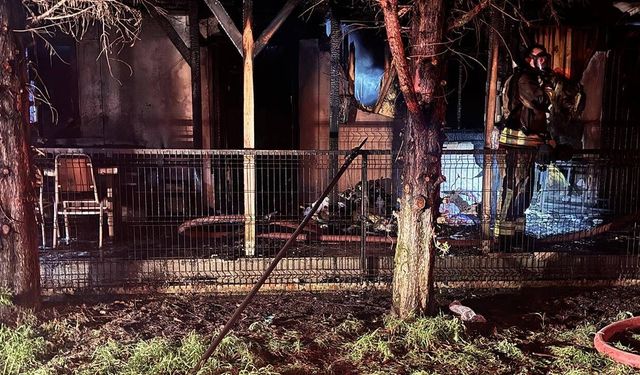 Düzce'de ahşap ev küle döndü