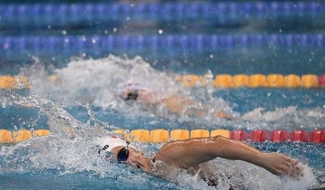 Milli yüzücülerden 9 madalya