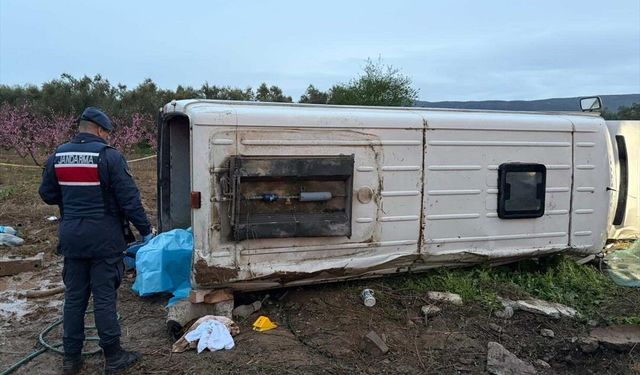 Bursa'da minibüsün devrilmesi sonucu 1 kişi öldü, 12 kişi yaralandı