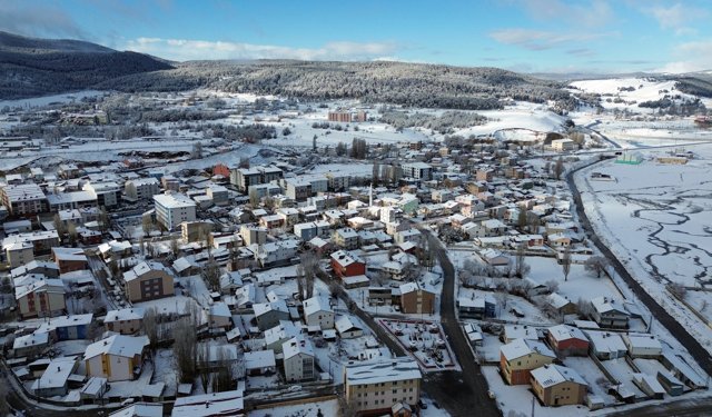 Kar baharda da Kars ve Ardahan'ı beyaza bürüdü