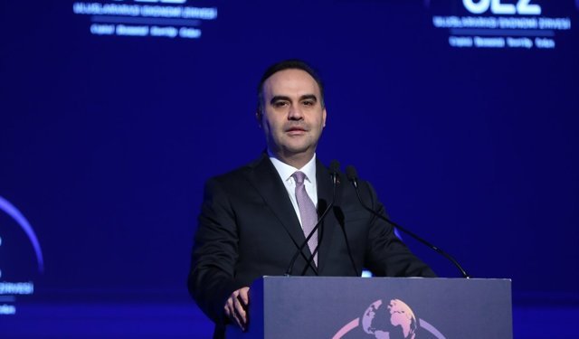 Bakan Kacır, Uluslararası Ekonomi Zirvesi'nde konuştu