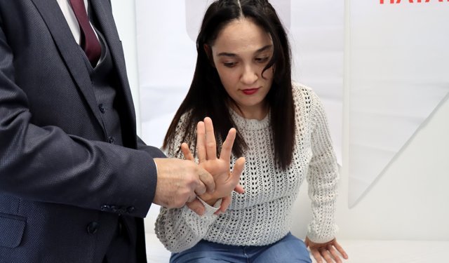 Serebral palsili Dilan, fizik tedavi gördüğü merkezde meslek de öğreniyor