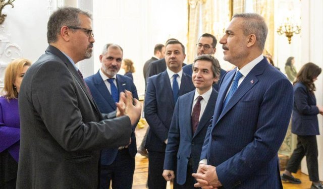 Bakan Fidan, İngiltere'de Türk iş insanlarıyla buluştu