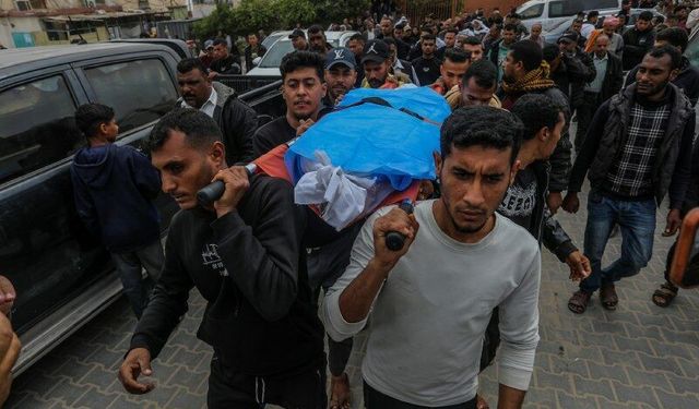 Gazze'de 8 kişi daha katledildi