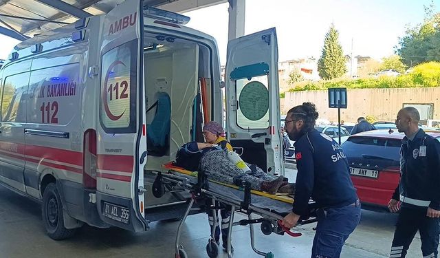 Adana'da işçileri taşıyan midibüs devrildi