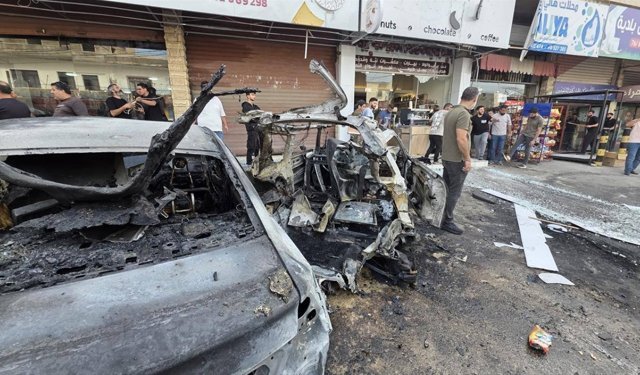 Soykırımcı İsrai Lübnan'ın Sayda kentinde bir aracı hedef aldı