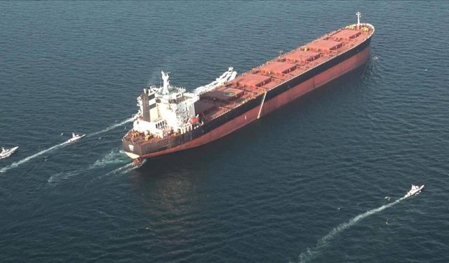 İran füzesi Katar'da petrol tankerine isabet etti