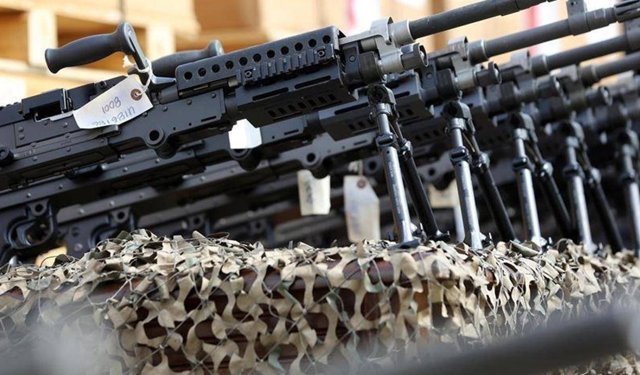 Küresel askeri harcamalar geçen yıl yaklaşık 2,9 trilyon dolarla rekor tazeledi