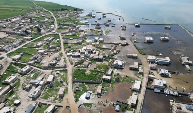 Suriye'de sel nedeniyle bazı evler ve tarım arazileri su altında kaldı