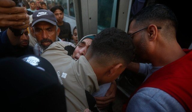 İsrail 15 Filistinliyi serbest bıraktı