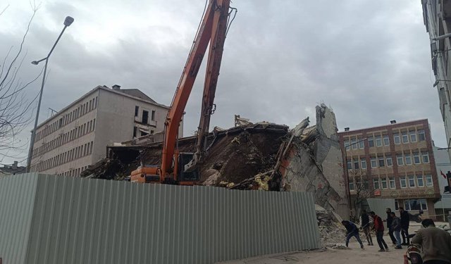 Yıkım kurallarına uymayan firma cezasız kalmadı