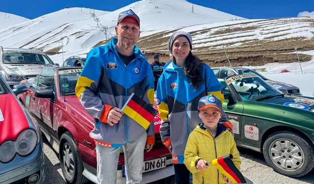 Alman aile, tatil yerine çocuklarıyla 19 bin kilometrelik İpek Yolu Rallisi'ni seçti