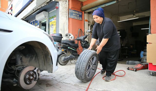 Eşine destek için lastik tamirciliğine başlayan Habibe usta meslekte 12 yılı geride bıraktı