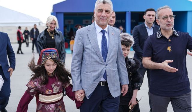 Bakan Bolat, torunlarıyla 8. Etnospor Kültür Festivali'ne katıldı