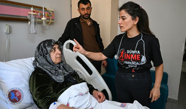 Van'da doktorlar siyah tişörtlerle 'inme' farkındalığı oluşturuyor