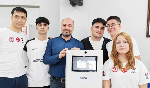Esenyurt'ta liseli gençlerden akıllı asistan