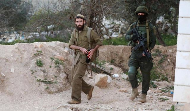 İşgalci İsrailliler, Batı Şeria'daki baskınlarla Filistinlileri göçe zorluyor
