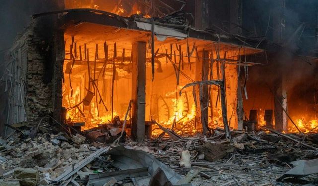 Rusya'nın Kiev'e düzenlediği saldırıda 8 kişi öldü, 33 kişi yaralandı