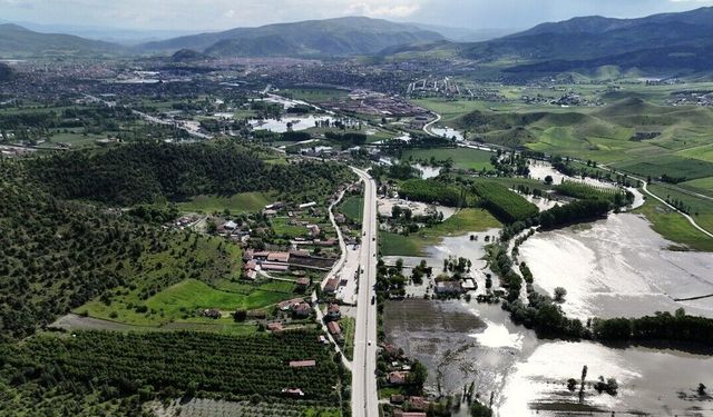 Tokat'ta sel! Araziler sular altında kaldı