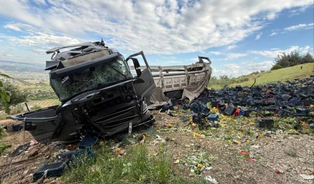 Gaziantep'te tır viyadükten düştü: 2 ölü, 4 yaralı
