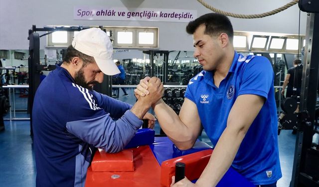 Avrupa şampiyonu milli bilek güreşçinin 'dünya kürsüsü' hedefi
