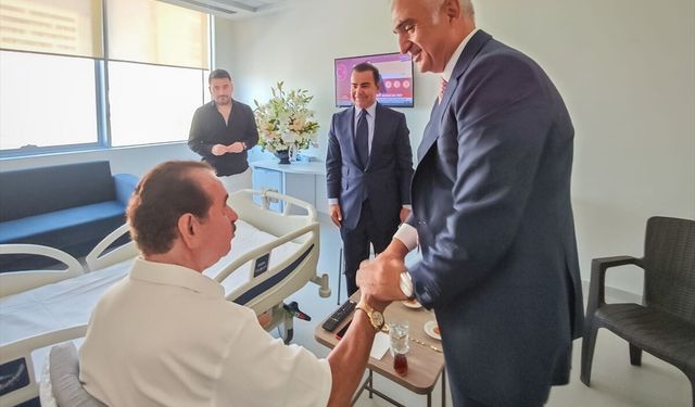 Bakan Ersoy'dan sanatçı İbrahim Tatlıses'e 'geçmiş olsun' ziyareti