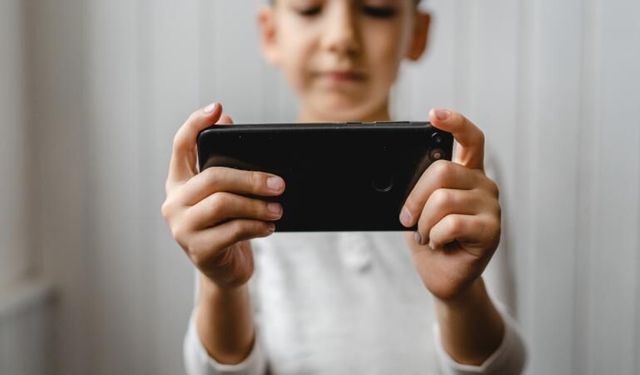 İlkokullarda telefon kullanımını yasaklanacak