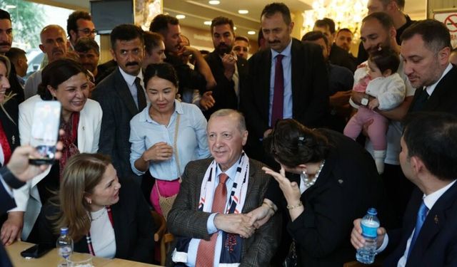 Erdoğan kafede vatandaşlarla bir araya geldi