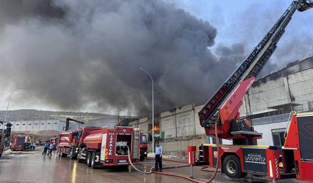 Gaziantep'te tekstil fabrikasında yangın