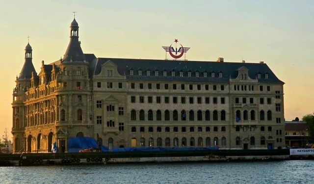 Haydarpaşa Garı yeniden tarihi silüetteki yerini almaya başladı